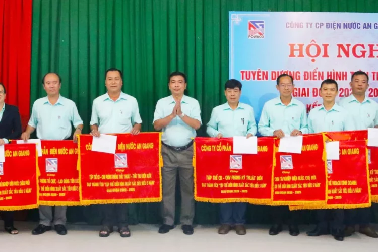 Công ty Cổ phần Điện nước An Giang hội nghị tuyên dương điển hình tiên tiến