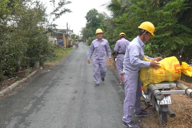 Công ty Cổ phần Điện Nước An Giang triển khai các hoạt động cải tạo hệ thống điện, hỗ trợ hộ nghèo năm 2025