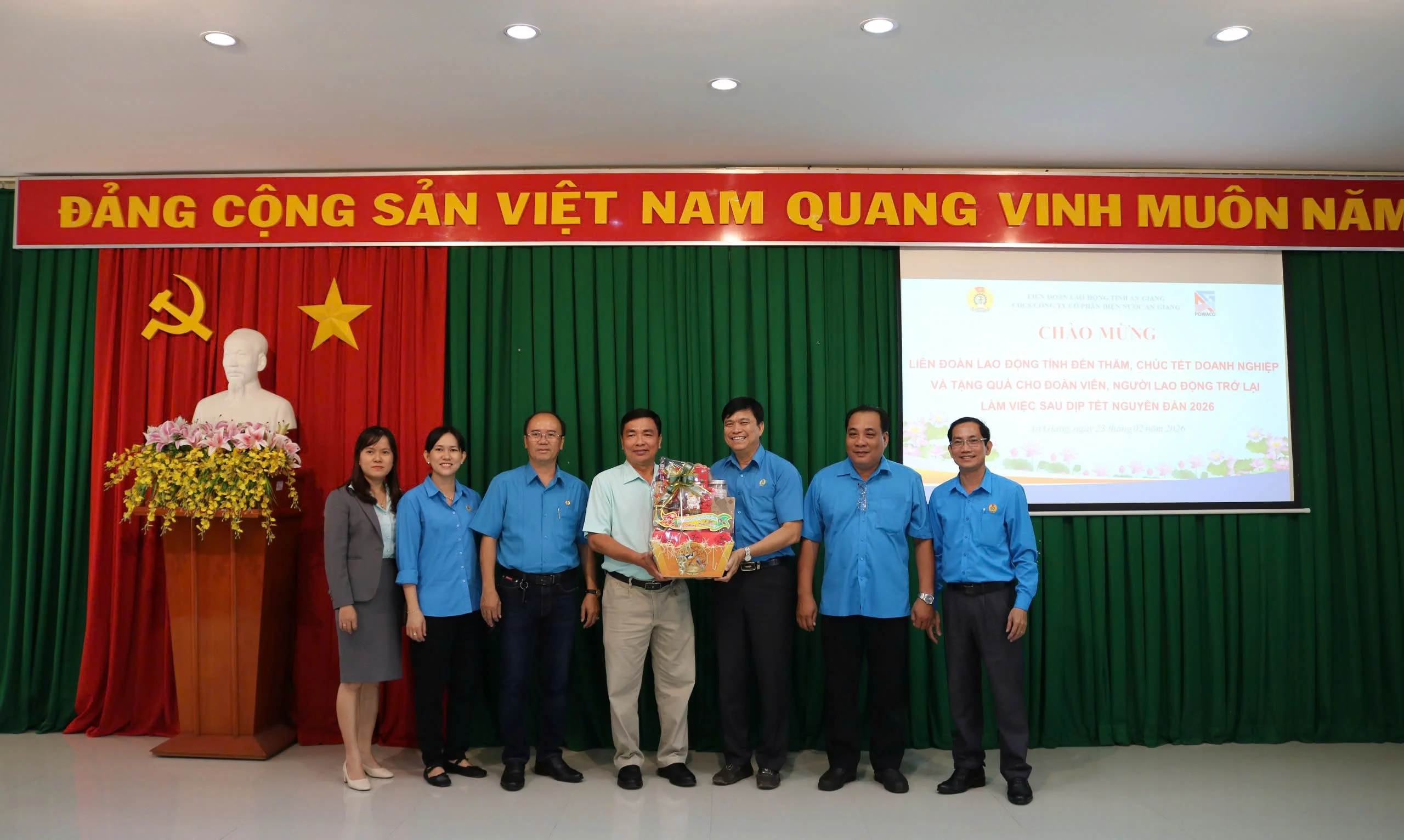 Liên đoàn Lao động tỉnh An Giang đến thăm và chúc Tết Công ty Cổ phần Điện Nước An Giang Liên đoàn Lao động tỉnh An Giang đến thăm và chúc Tết Công ty Cổ phần Điện Nước An Giang