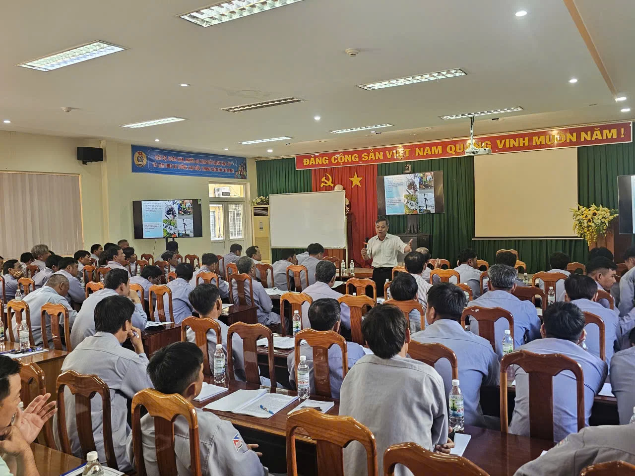 Công ty Cổ phần Điện Nước An Giang triển khai tập huấn an toàn điện, quy trình an toàn điện và thao tác trên lưới điện trung hạ thế cho công nhân điện năm 2026