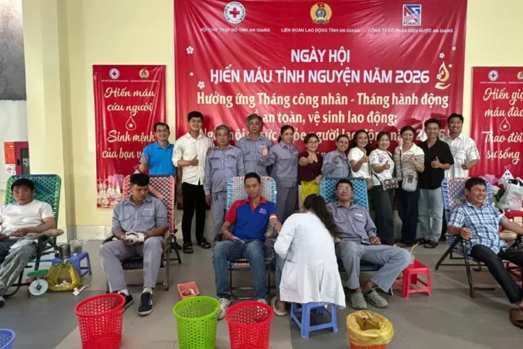 Sôi nổi Ngày hội hiến máu tại Công ty Cổ phần Điện Nước An Giang: Hơn 150 đơn vị máu được sẻ chia Sôi nổi Ngày hội hiến máu tại Công ty Cổ phần Điện Nước An Giang: Hơn 150 đơn vị máu được sẻ chia